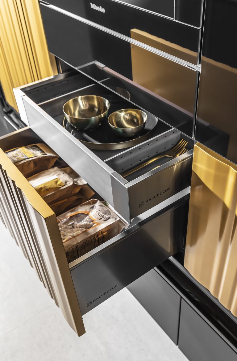 Modern kitchen with luxurious gold wavy fronts from the Ariana Kitchen Collection by MY-SPACE, perfect for a glamorous interior.
